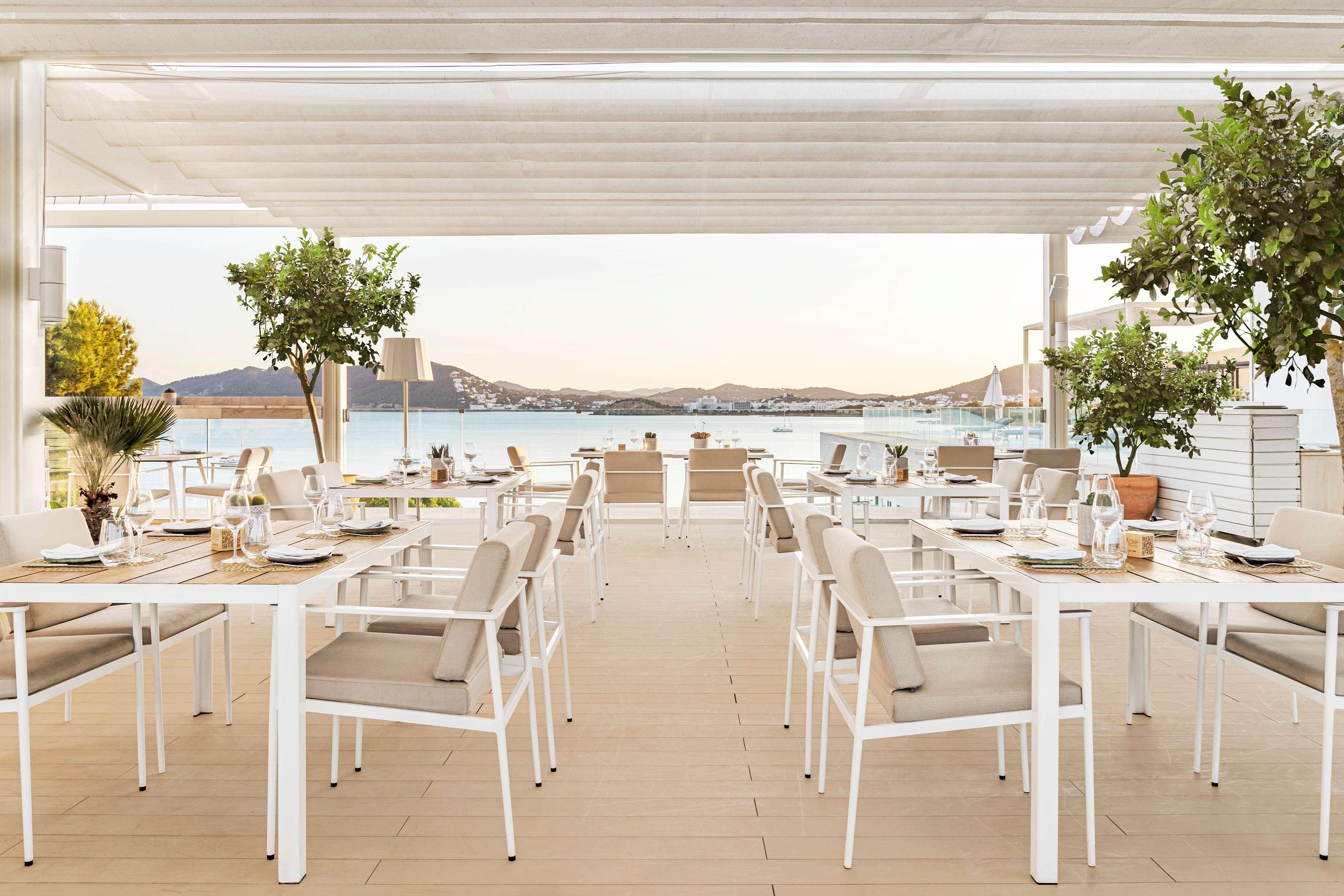 Me Ibiza - The Leading Hotels Of The World Santa Eularia des Riu Exterior photo